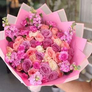 Ramo de 50 rosas y Snap dragon