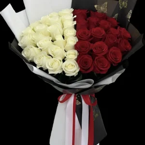 Ramo de 50 rosas rojo y blanco