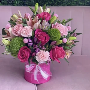 Base cilíndrica con flores mixtas