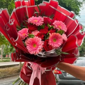Bouquet de rosas y gerberas